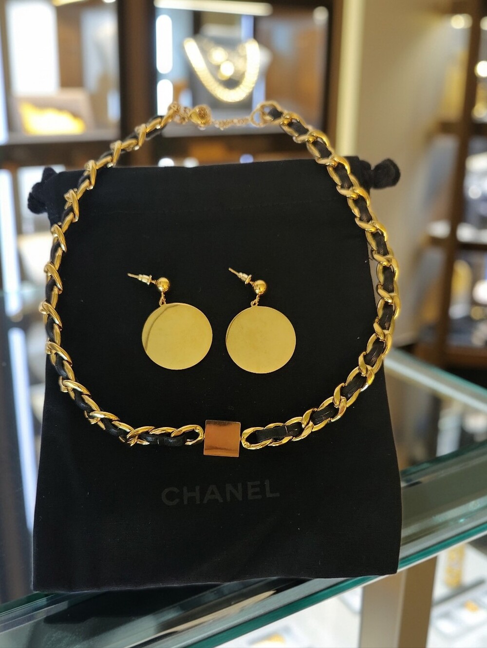 CHANEL Gold and Black Chocker Chain Necklace with Logo Drop Earrings - Picture 3 of 7